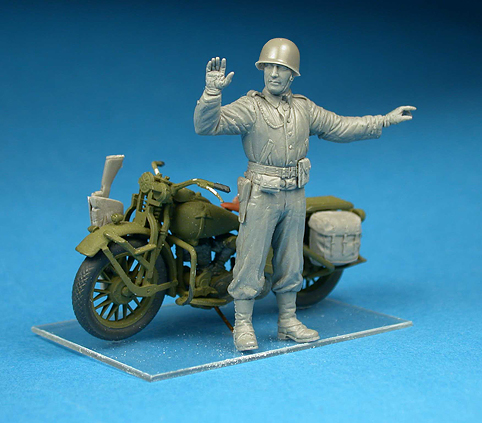 US Military Police (2) w/2 Motorcycles 1-35 Miniart
