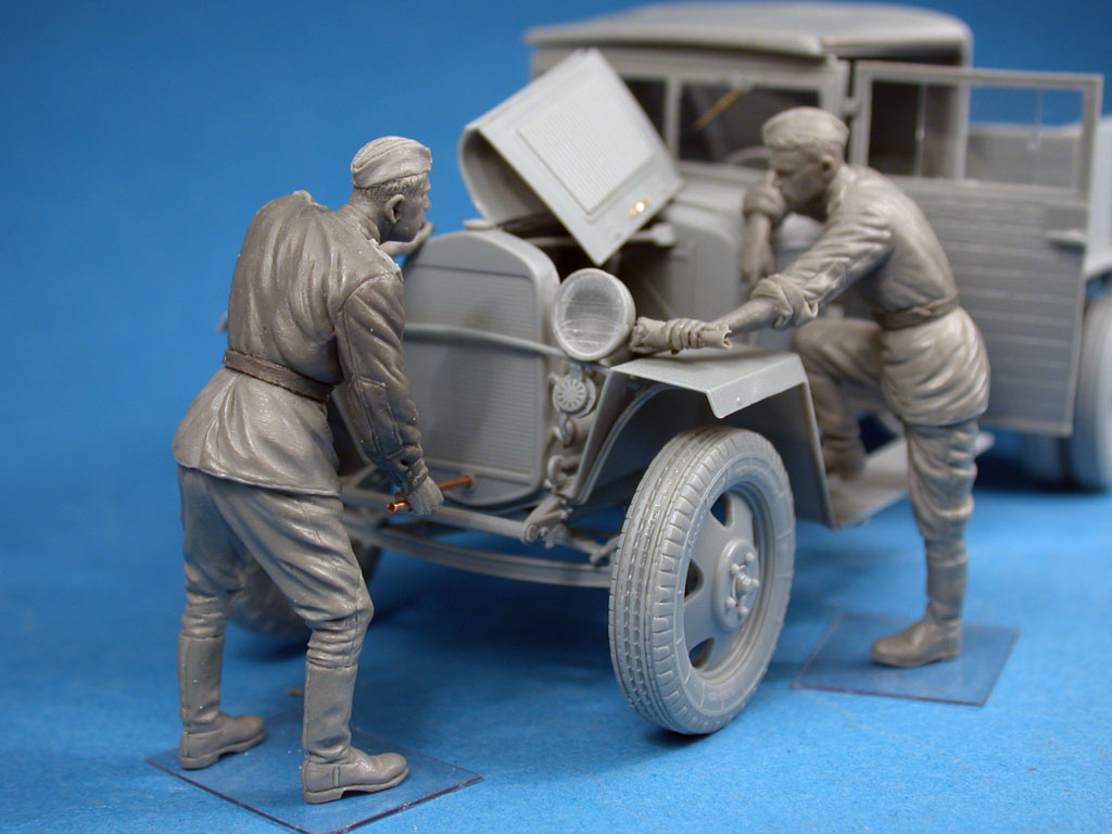 Miniart 1/35 Red Army Drivers # 35144 ## 