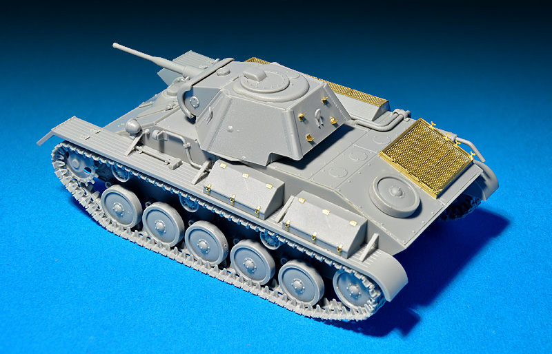 35194 Ｔ－７０Ｍ軽戦車 ソビエト戦車兵５体付（特別版） – Miniart