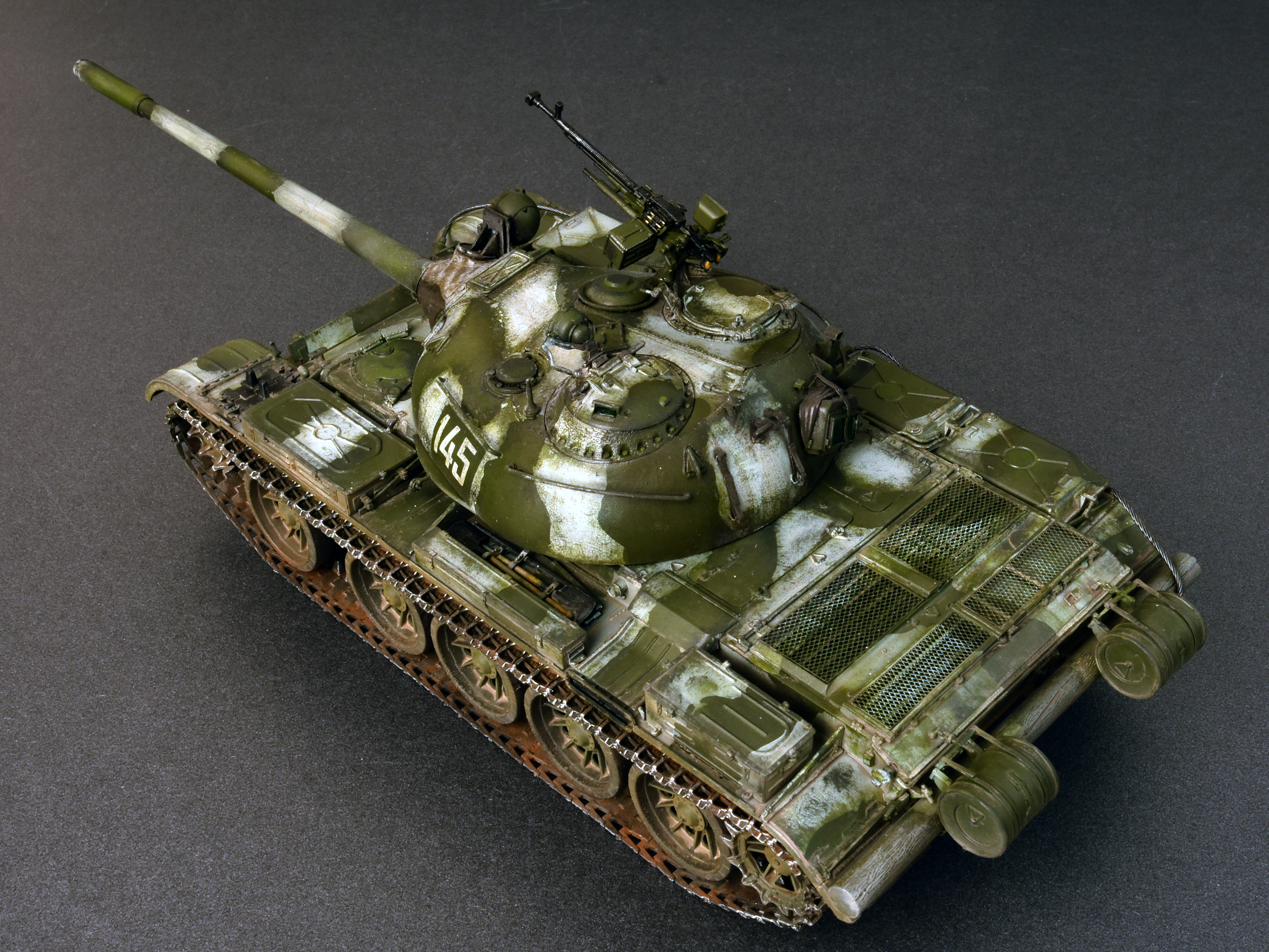 Miniart 1:35 with Interior Early T-54B Soviet Tank MIN37011 