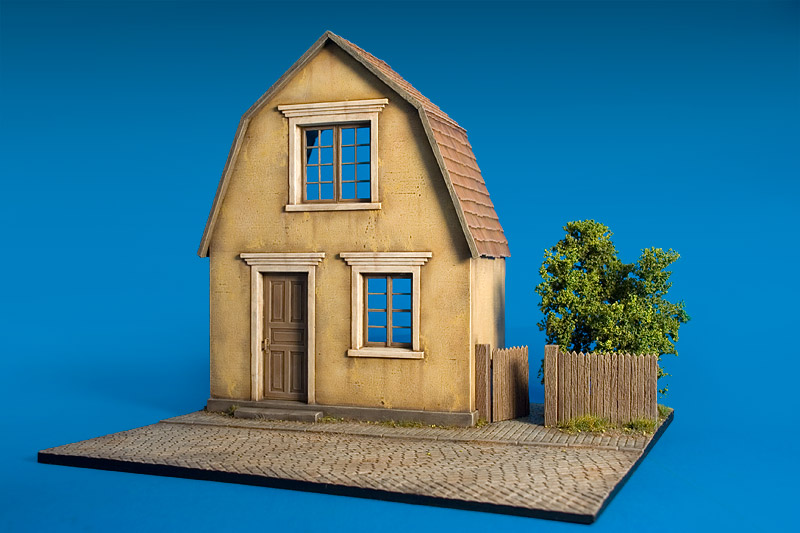 Dorfhaus mit Grundplatte MiniArt 36031