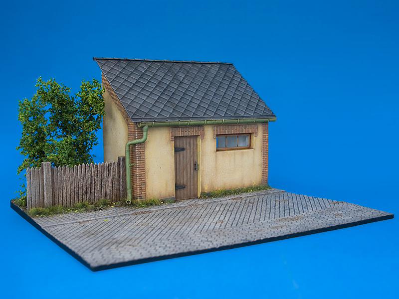 Dorfhaus mit Grundplatte MiniArt 36031