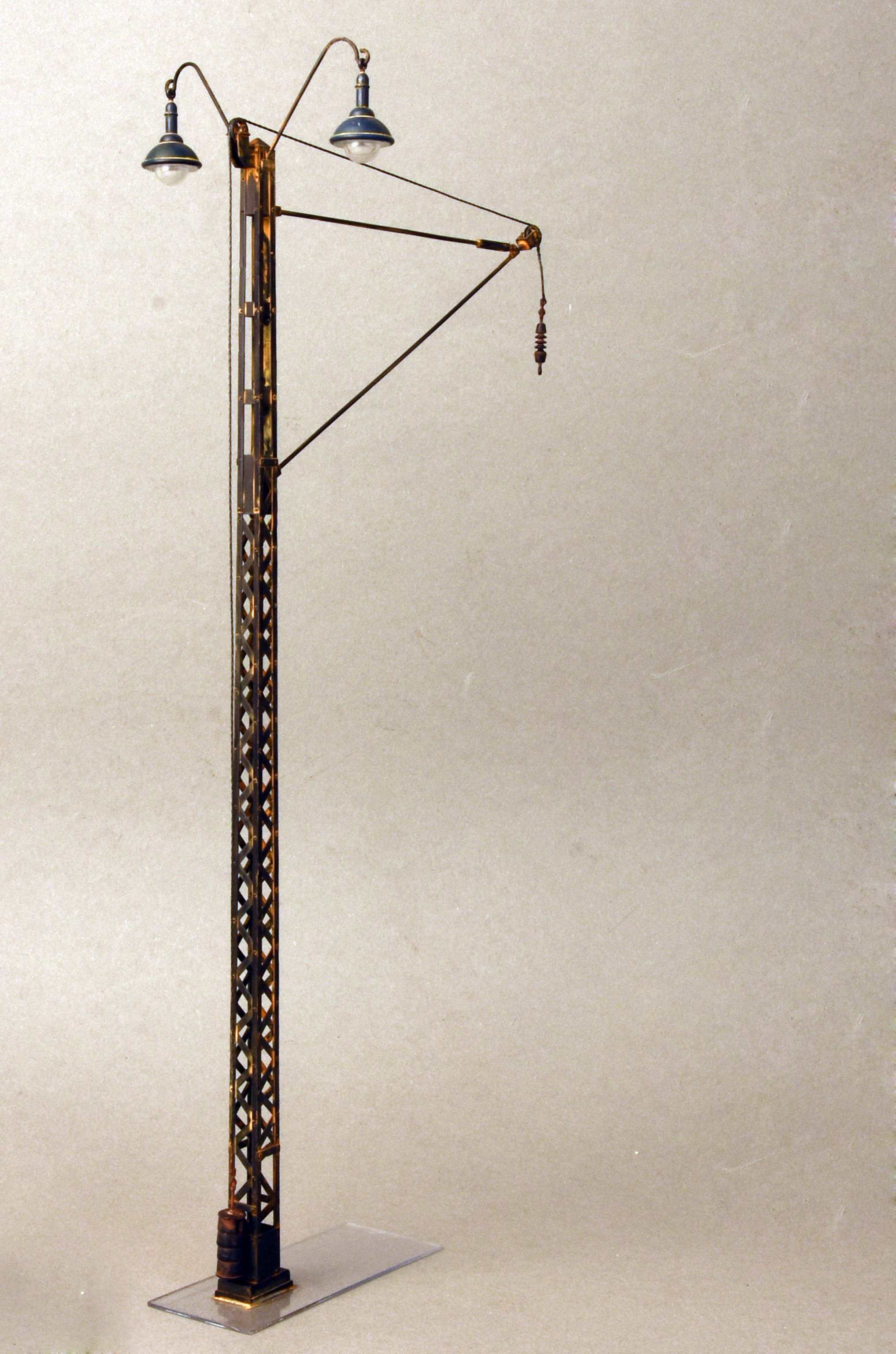 Plastic Model Building Kit # 35570 MiniArt 1/35 Scale Railroad Power Poles & Lamps 