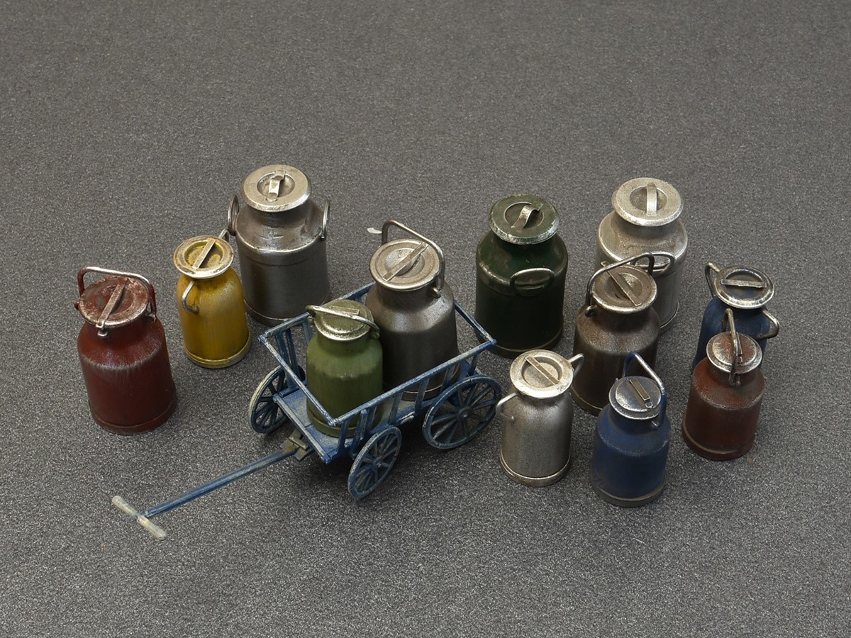 Miniart 35580 1/35 Milk cans with small cart