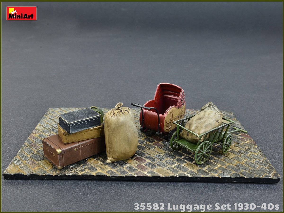 Miniart 1:35 Luggage Set 1930-40's Model Kit