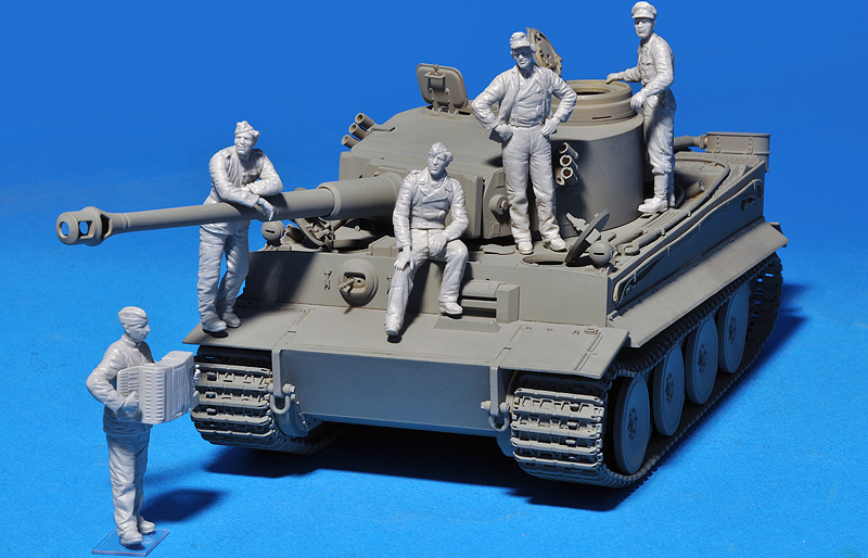 Special Edition 5 figures MiniArt 1/35 German Tank Crew in Normandy 1944