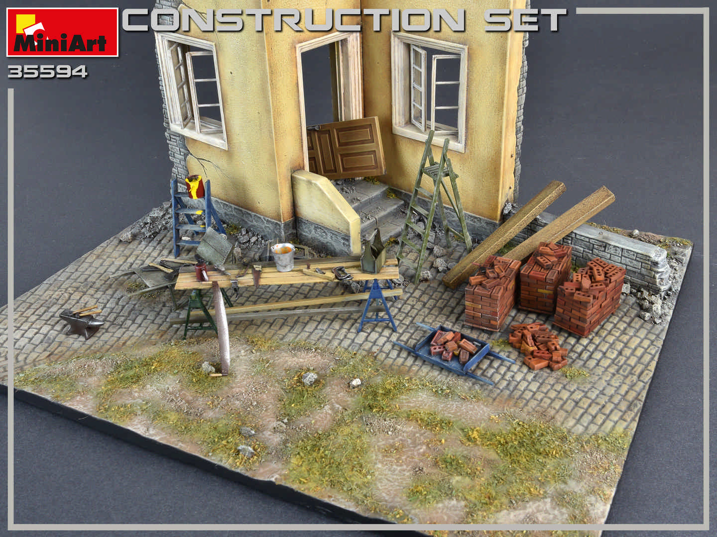Buildings and Accessories Collection 1/35 Scale Model Kit MiniArt 35594 Construction Set