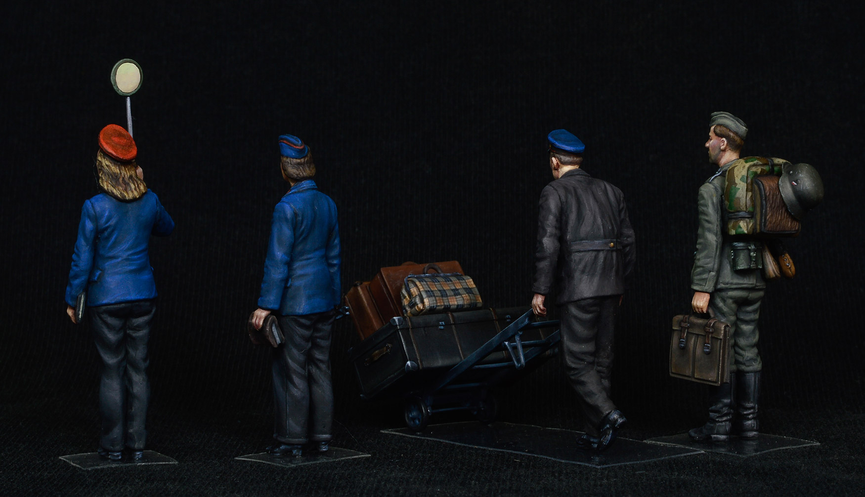 FREE SHIPPING 3 DAYS !!! Details about   1/35 MiniArt German Train Station Staff 1940  $$$ 