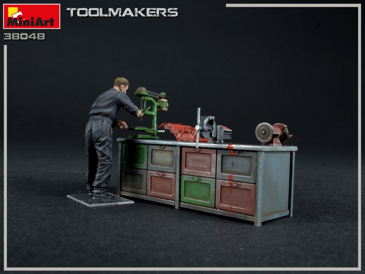 TOOLMAKERS Plastic model kit, 2 Figures and WORKBENCH 1/35 MiniArt  38048 